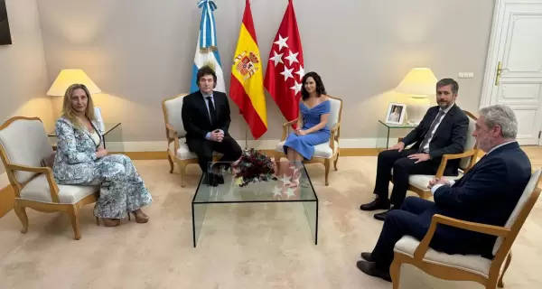 Milei y la secretaria General de la Presidencia, Karina Milei, junto a Ayuso
