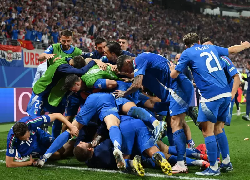 El festejo de Italia tras el empate agnico ante Croacia que lo clasific a los octavos de final de la Eurocopa.