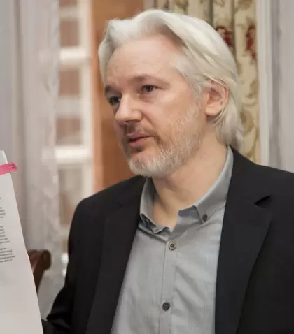 Julian Assange en una rueda de prensa en Londres en 2014