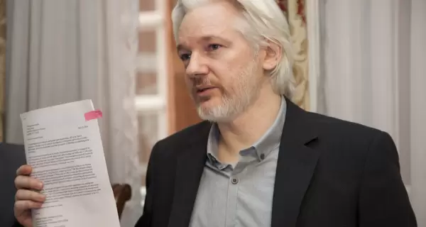 Julian Assange en una rueda de prensa en Londres en 2014