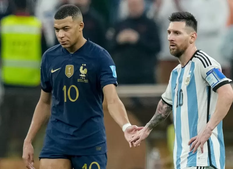 Lionel Messi y Kylian Mbapp durante la ltima final del Mundo, en Qatar 2022