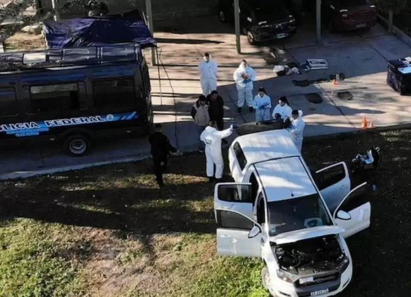 El trabajo de los peritos sobre la camioneta de Carlos Prez, el principal sopechoso de la desaparicin de Loan.