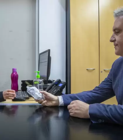 El gobernador de C�rdoba, Mart�n Llaryora, se realiz� el an�lisis de laboratorio para detectar el consumo de drogas ilegales.