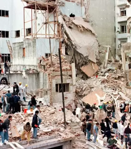 El atentado contra la sede de la AMIA se produjo a las 9:53 del 18 de julio de 1994