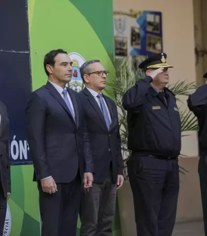 El gobernador Gustavo Valds junto a Miguel ngel Leguizamn y Walter Aceval, la nueva cpula de la Polica de Corrientes