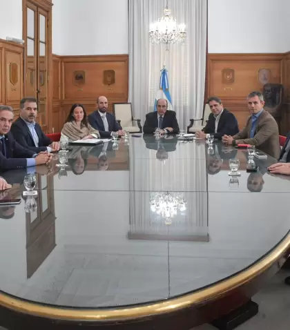 El jefe de Gabinete Guillermo Francos junto a los diputados dialoguistas; Miguel �ngel Pichetto, Cristian Ritondo y Rodrigo de Loredo.
