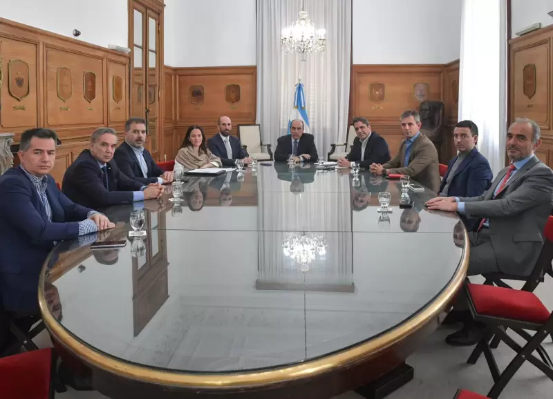 El jefe de Gabinete Guillermo Francos junto a los diputados dialoguistas; Miguel ngel Pichetto, Cristian Ritondo y Rodrigo de Loredo.