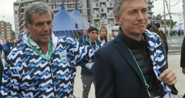 Digenes de Urquiza, el nuevo subsecretario de Deportes, junto al expresidente Mauricio Macri en una recorrida a la Villa Olmpica en 2019