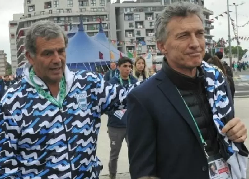 Digenes de Urquiza, el nuevo subsecretario de Deportes, junto al expresidente Mauricio Macri en una recorrida a la Villa Olmpica en 2019