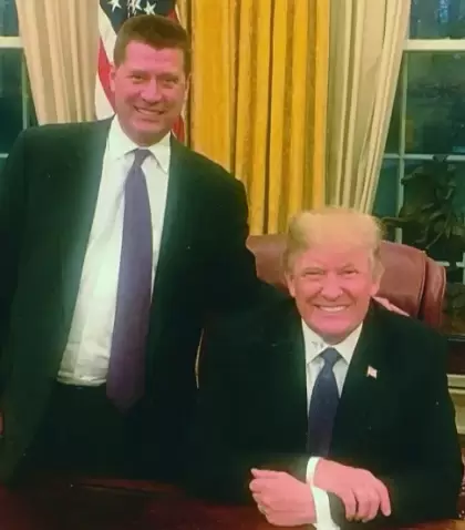 El entonces presidente Donald Trump junto a su sobrino, Fred C. Trump III