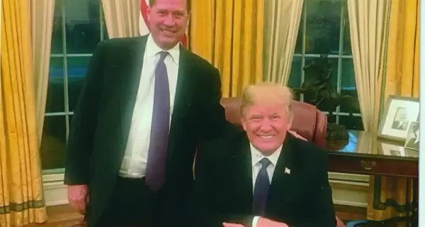 El entonces presidente Donald Trump junto a su sobrino, Fred C. Trump III