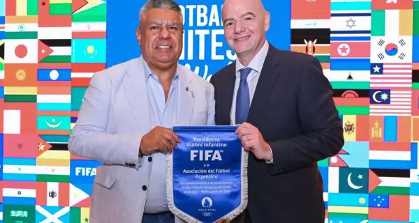 El presidente de la AFA, Claudio 'Chiqui' Tapia, junto al titular de la FIFA, Gianni Infantino en los Juegos Olmpicos de Pars 2024