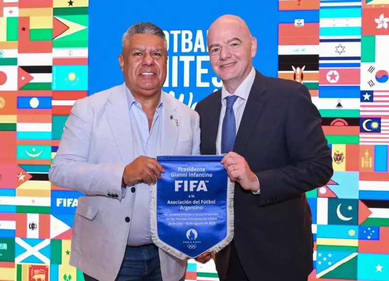 El presidente de la AFA, Claudio 'Chiqui' Tapia, junto al titular de la FIFA, Gianni Infantino en los Juegos Olmpicos de Pars 2024