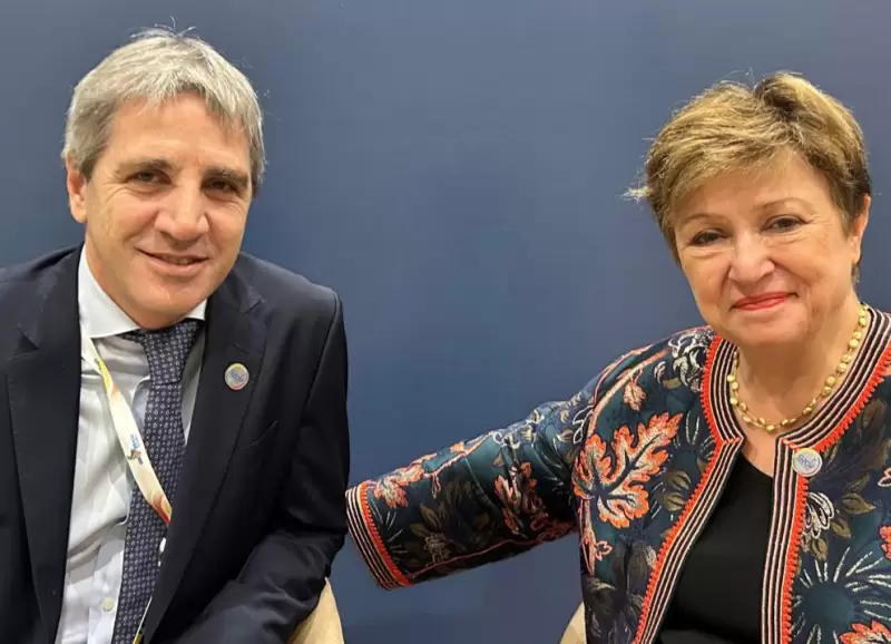 El ministro de Economa, Luis Caputo, junto a la directora general del FMI, Kristina Georgieva