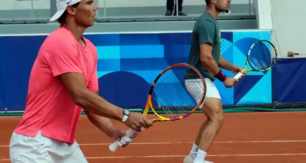 Rafael Nadal y Carlos Alcaraz durante un entrenamiento de Espaa.