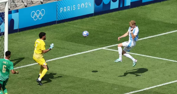 El gol de Luciano Gondou para el 2-1 de Argentina ante Irak por la segunda fecha del Grupo B de los Juegos Ol�mpicos Par�s 2024