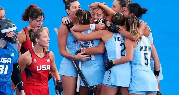 El festejo de Las Leonas tras el triunfo 4-1 ante Estados Unidos por la primera fecha del Grupo B de los Juegos Olmpicos 2024