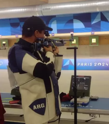 Julin Gutirrez en la final de la especialidad 10 metros de rifle de aire comprimido masculino