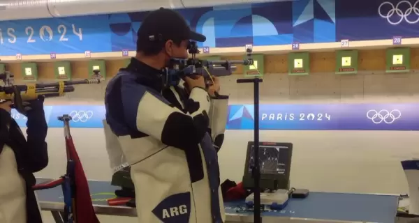 Julin Gutirrez en la final de la especialidad 10 metros de rifle de aire comprimido masculino