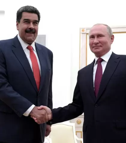 El presidente de Rusia, Vladimir Putin, junto a Nicol�s Maduro