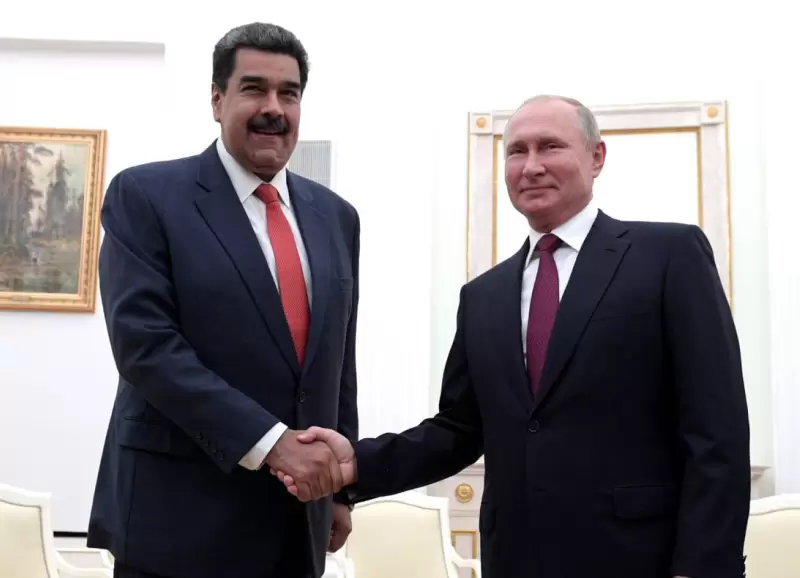 El presidente de Rusia, Vladimir Putin, junto a Nicols Maduro