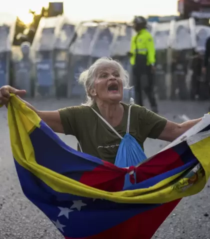 La polic�a reprimi� a manifestantes con gas pimienta y disparos para dispersar las movilizaciones en el pa�s