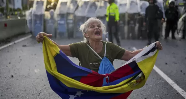 La polica reprimi a manifestantes con gas pimienta y disparos para dispersar las movilizaciones en el pas