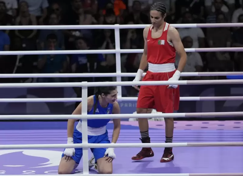 Khelif y Carini en su enfrentamiento en la categora de boxeo femenino de los Juegos Olmpicos de Pars 2024