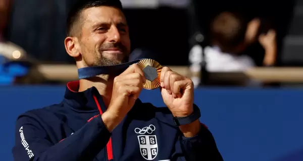 Djokovic venci a Alcaraz y conquist el oro olmpico por primera vez.