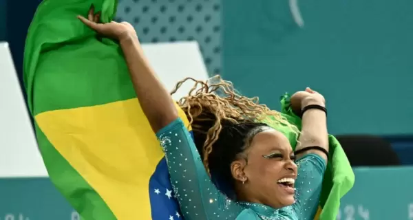 Quin es Rebeca Andrade, la brasilera que derrot a Simone Biles.