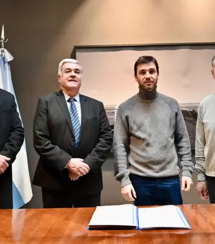 En el centro a la derecha, el gobernador de Chubut, Ignacio Torres.