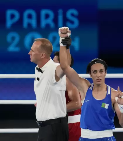 El festejo de la argelina Imane Khelif tras su triunfo en las semifinales de los Juegos Olmpicos Pars 2024