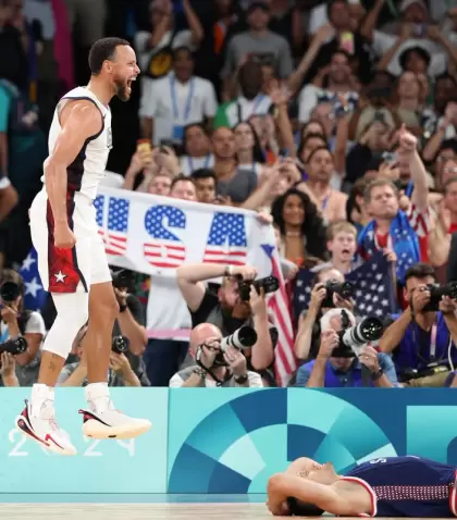 El festejo de Stephen Curry en el triunfo de Estados Unidos frente a Serbia por las semis de bsquet de los Juegos Olmpicos Pars 2024