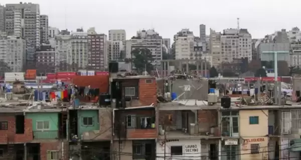 Canasta b�sica: una familia necesit� $  en julio para no ser pobre.