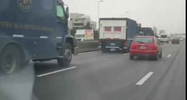 Los camiones que aparecen en el video que trascendi� hoy