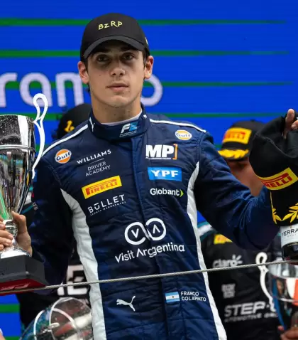 Franco Colapinto tras obtener el segundo lugar en el Gran Premio de Espaa de Frmula 2