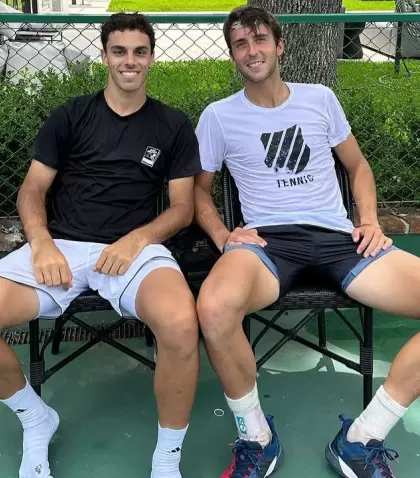 Los argentinos Francisco Cer�ndolo y Tom�s Etcheverry, los dos amigos que se enfrentar�n en el US Open