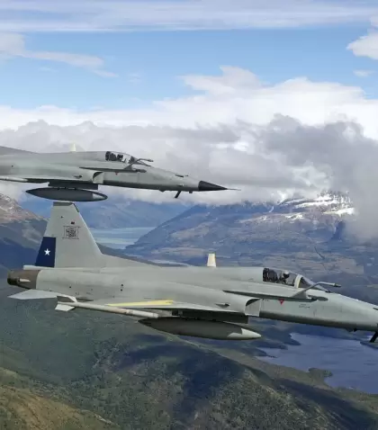 Aviones caza F-5 de la Fuerza A�rea de Chile que fueron desplegados ayer en la frontera