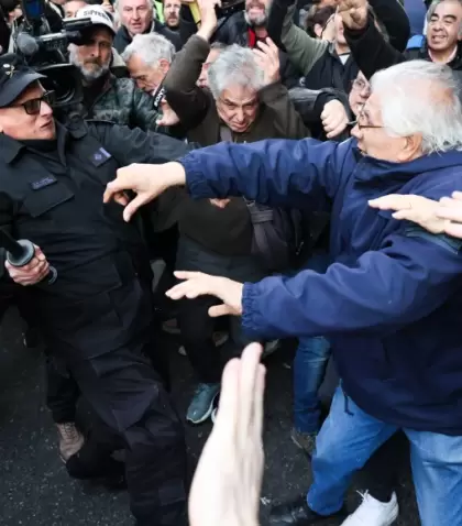 El Gobierno reprimi a jubilados que reclaman una recomposicin de su jubilacin.