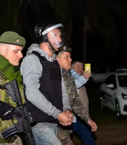 El diputado misionero Germ�n Kiczka llega detenido a la comisar�a de Ap�stoles