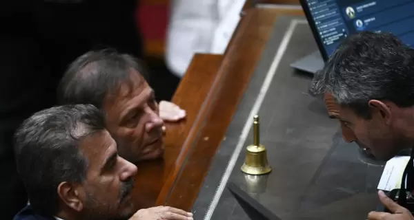 Cristian Ritondo y Oscar Zago conversan con el presidente de la Cmara de Diputados, Martn Menem