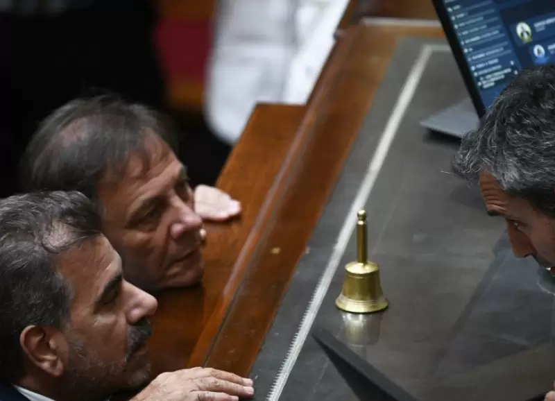 Cristian Ritondo y Oscar Zago conversan con el presidente de la Cmara de Diputados, Martn Menem