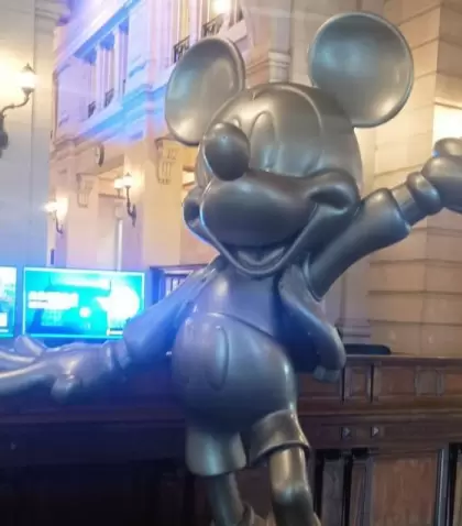 La foto de la escultura de Mickey viralizada en X.