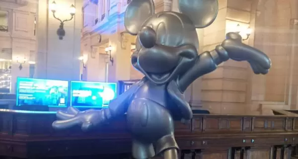 La foto de la escultura de Mickey viralizada en X.