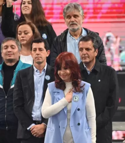 Cristina Kirchner en el acto en Plaza de Mayo con Wado de Pedro, Sergio Massa, M�ximo Kirchner y Jos� Mayans