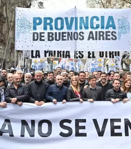 Kicillof en la marcha contra el veto a la frmula jubilatoria