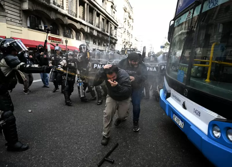 Represin en el Congreso tras el apruebo del veto a la Ley de Movilidad Jubilatoria.