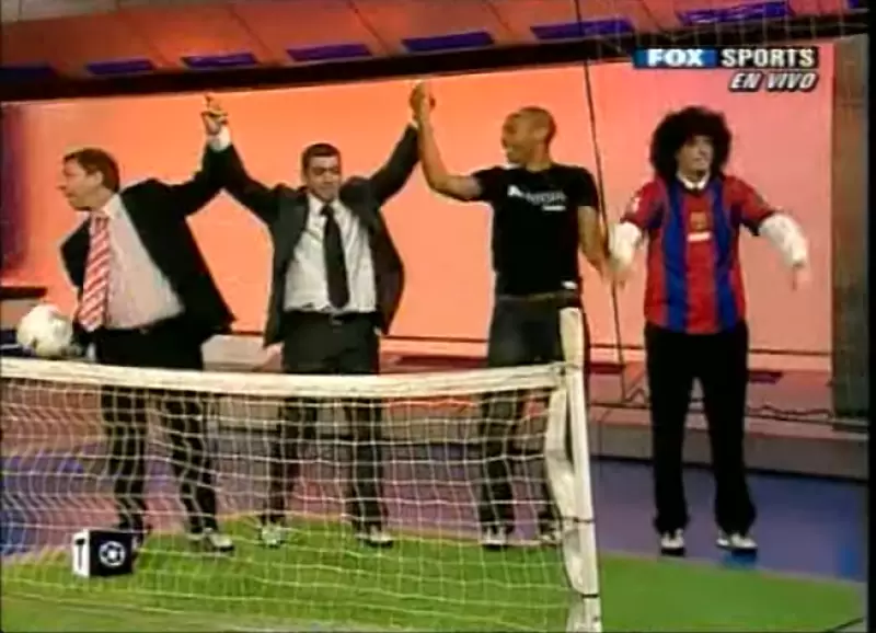 Henry junto a Pinsn, Queijeiro y 'Ronaldinho'