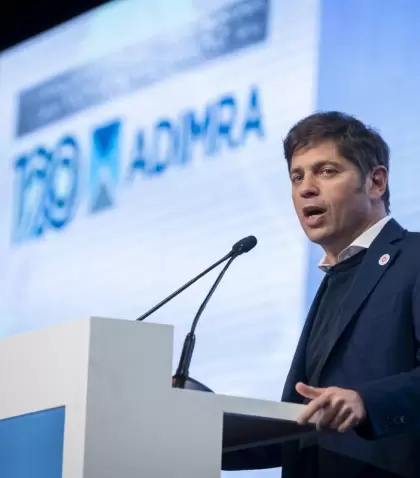 El gobernador de Buenos Aires, Axel Kicillof, en el IV Congreso de Adimra