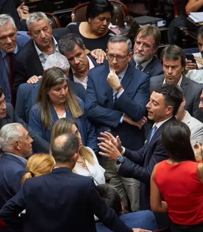 Rodrigo De Loredo junto al bloque radical